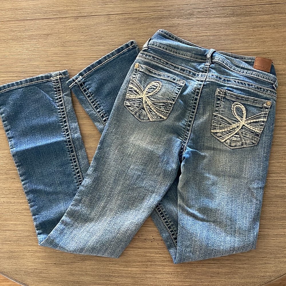 WallFlower Women's Luscious Curvy Bootcut Mid-Rise Juniors Jeans. Size 0 Reg. - Picture 4 of 5